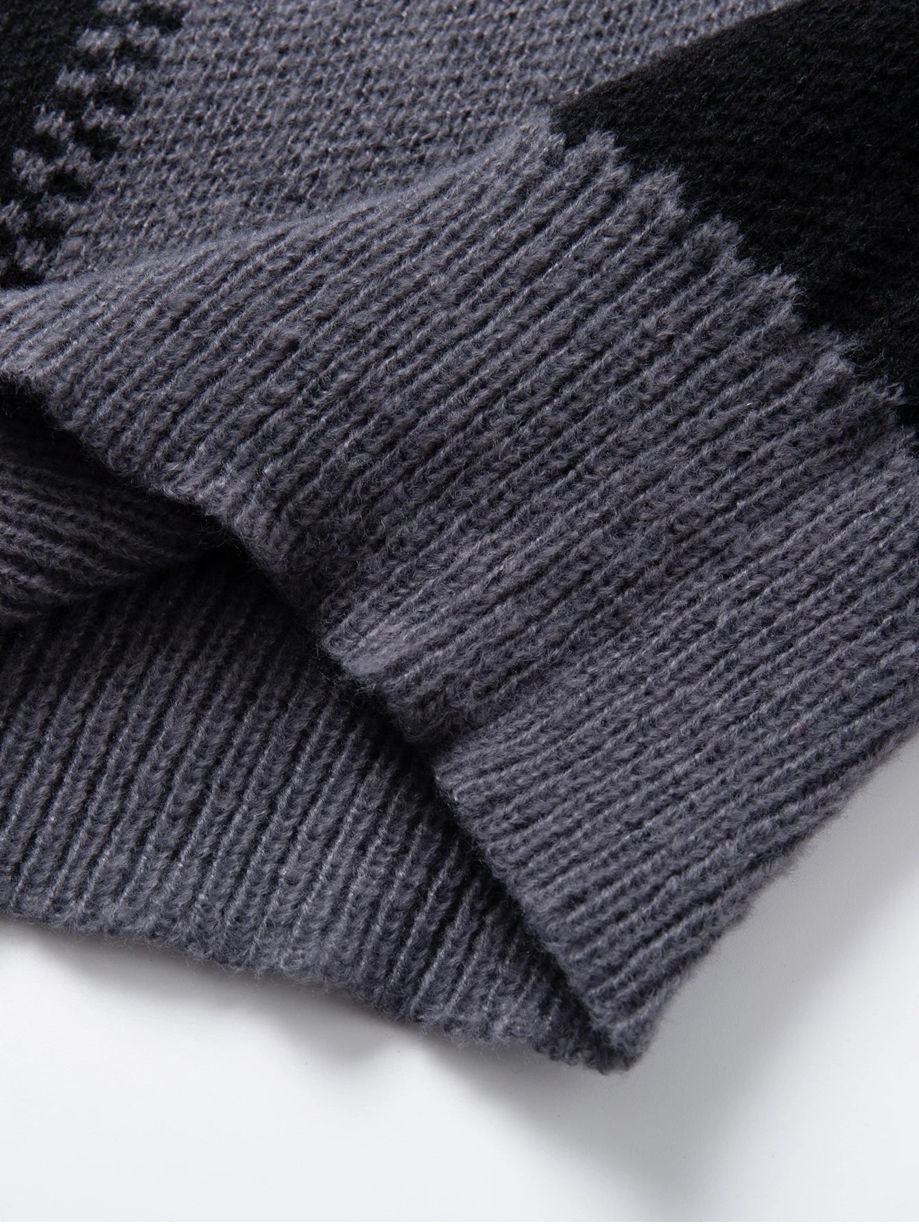 New Popular Autumn Winter Plaid Jacquard Pattern Pullover Sweater Casual Round Neck Contrast Color Knitted Men's Pullover