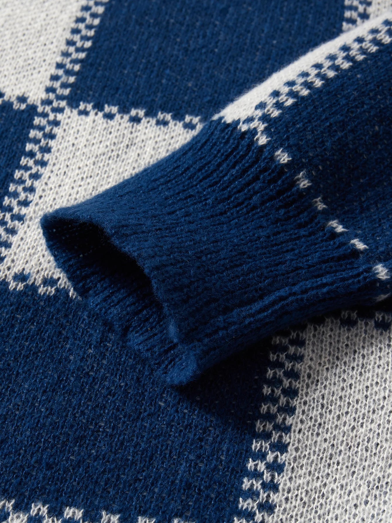 New Popular Autumn Winter Plaid Jacquard Pattern Pullover Sweater Casual Round Neck Contrast Color Knitted Men's Pullover