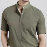 New Men Fashion Seersucker Shirts Half Sleeve Stand Collar Casual Drapped Solid Color Button-down Cardigan Business Style Tops